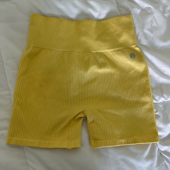 SUPER CUTE!!! Amazing shorts for working out, worn 4 times, perfect on body fit! - Picture 2 of 4